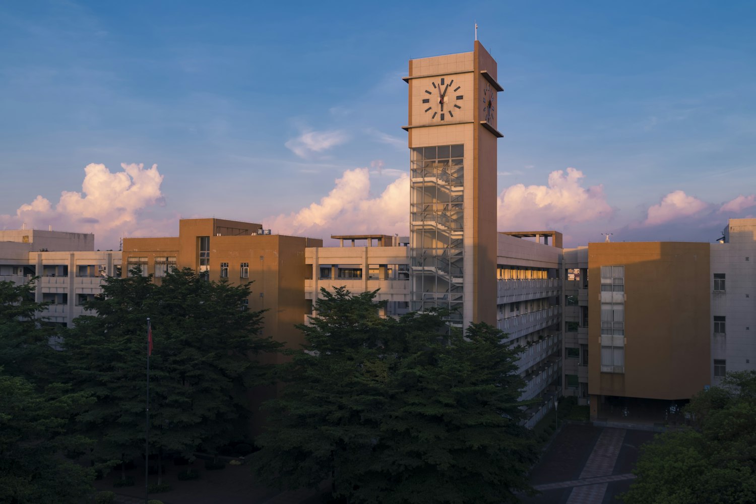 【西安外国语大学招生办电话多少/西安外国语大学招生办张宛】