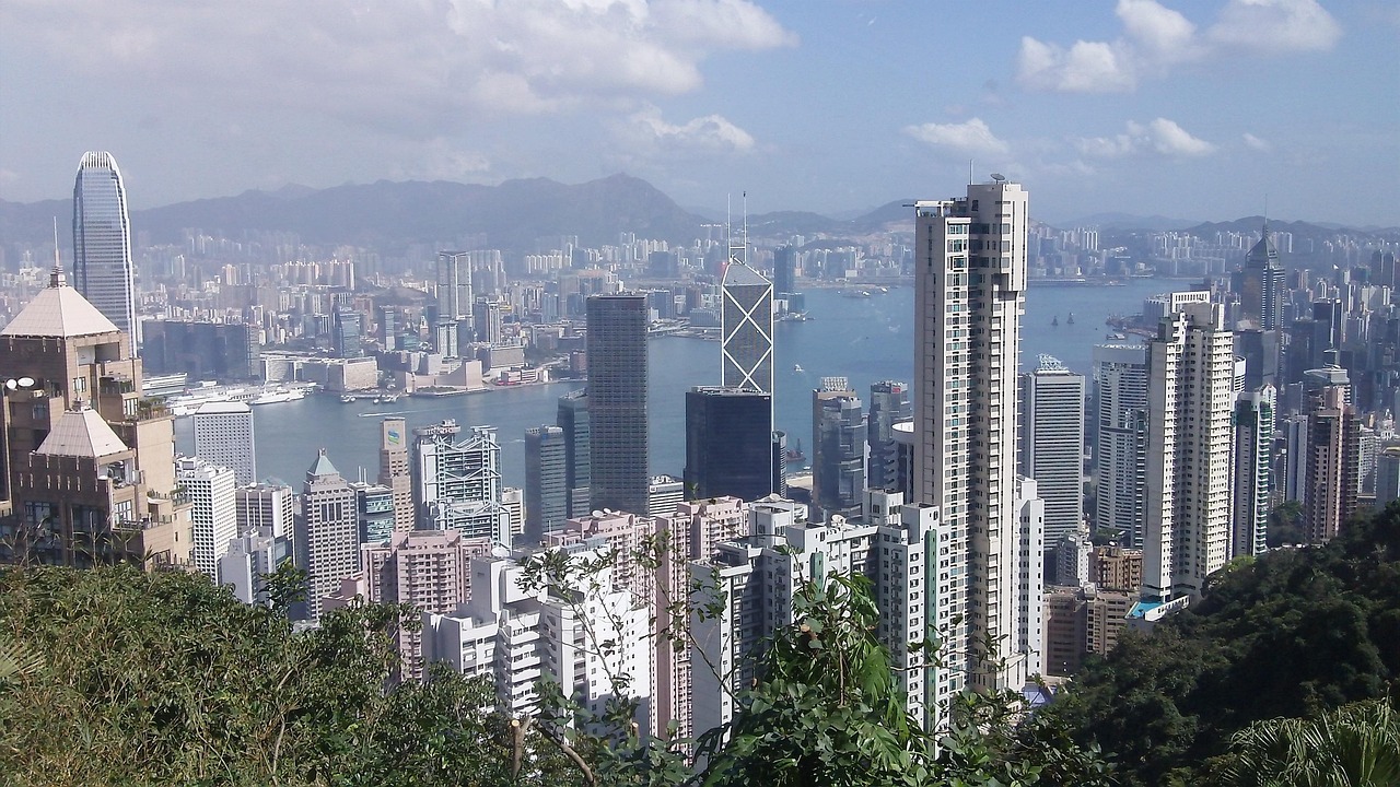上海直飞香港怎么过关最快︰(去香港直飞好还是过关好)