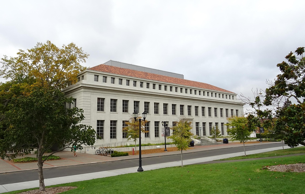 “沈阳比较好的大学是哪个	” 沈阳比较好的三个老年大学？